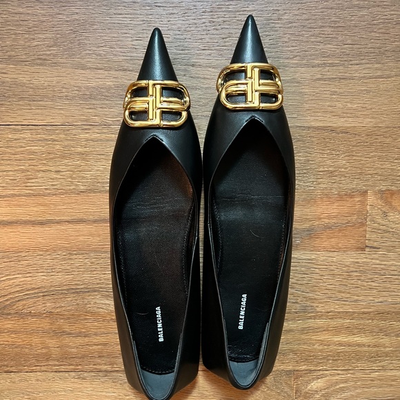 Balenciaga
Women's Black Bb Knife Leather Flats size 38 like new - Picture 5 of 8